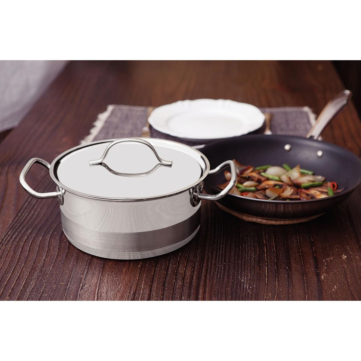 Caçarola Funda Tramontina Professional Aço Inox 8,4L com Tampa Plana e Fundo Triplo 28cm