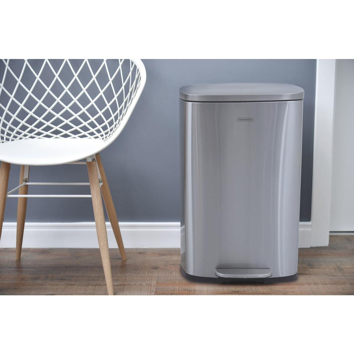 Lixeira Inox com Pedal Tramontina Tipo D New com Acabamento Scotch Brite e Balde Interno Removível 50 L