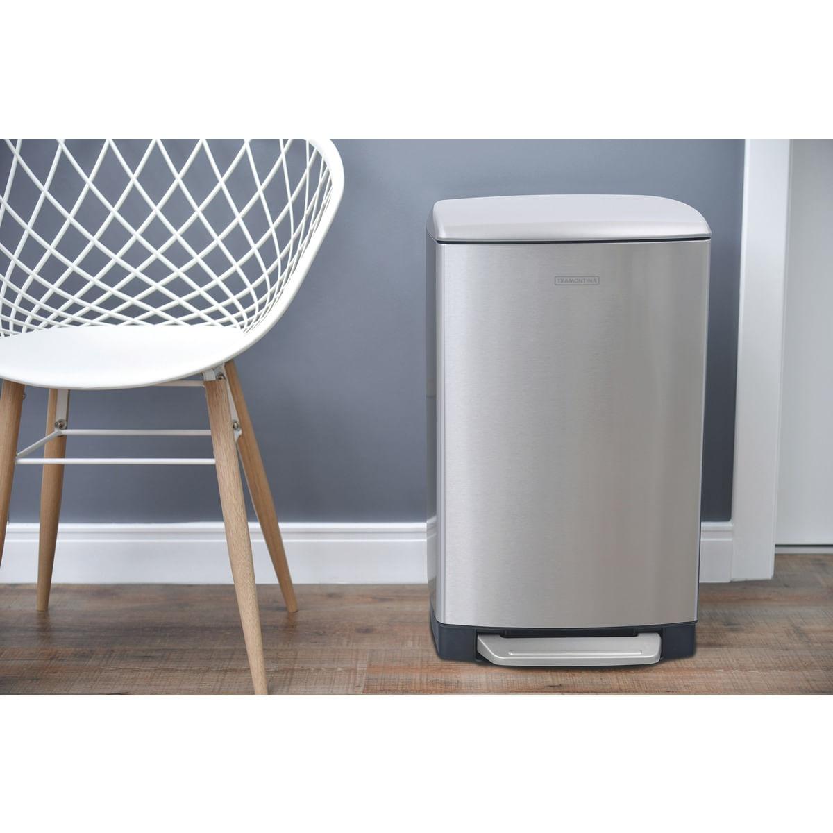 Lixeira Inox com Pedal Tramontina D Slim 30 L com Acabamento Scotch Brite e Balde Interno Removível OUTLET 94900478