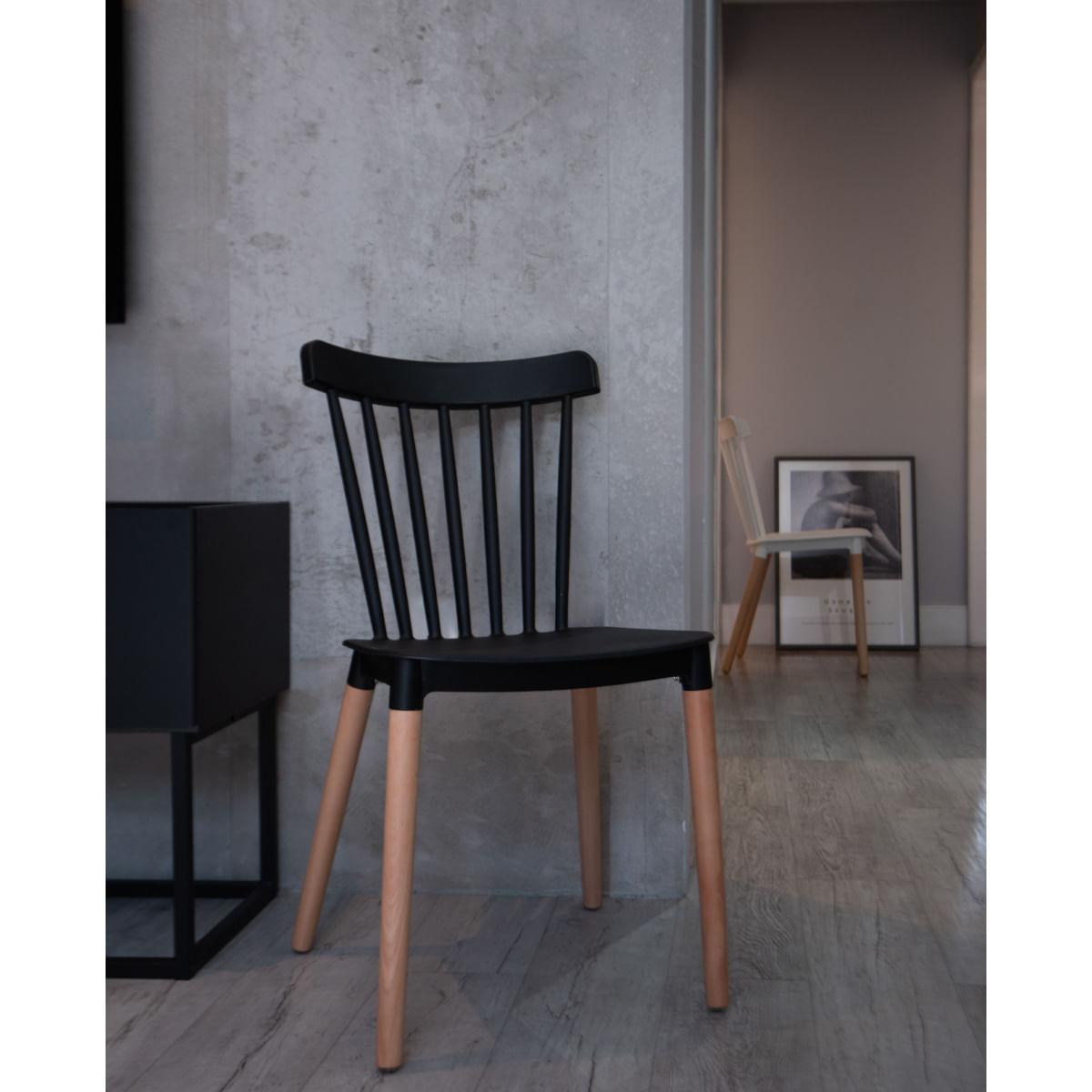 Cadeira Midi Preta em Polipropileno Base em Madeira Or Design