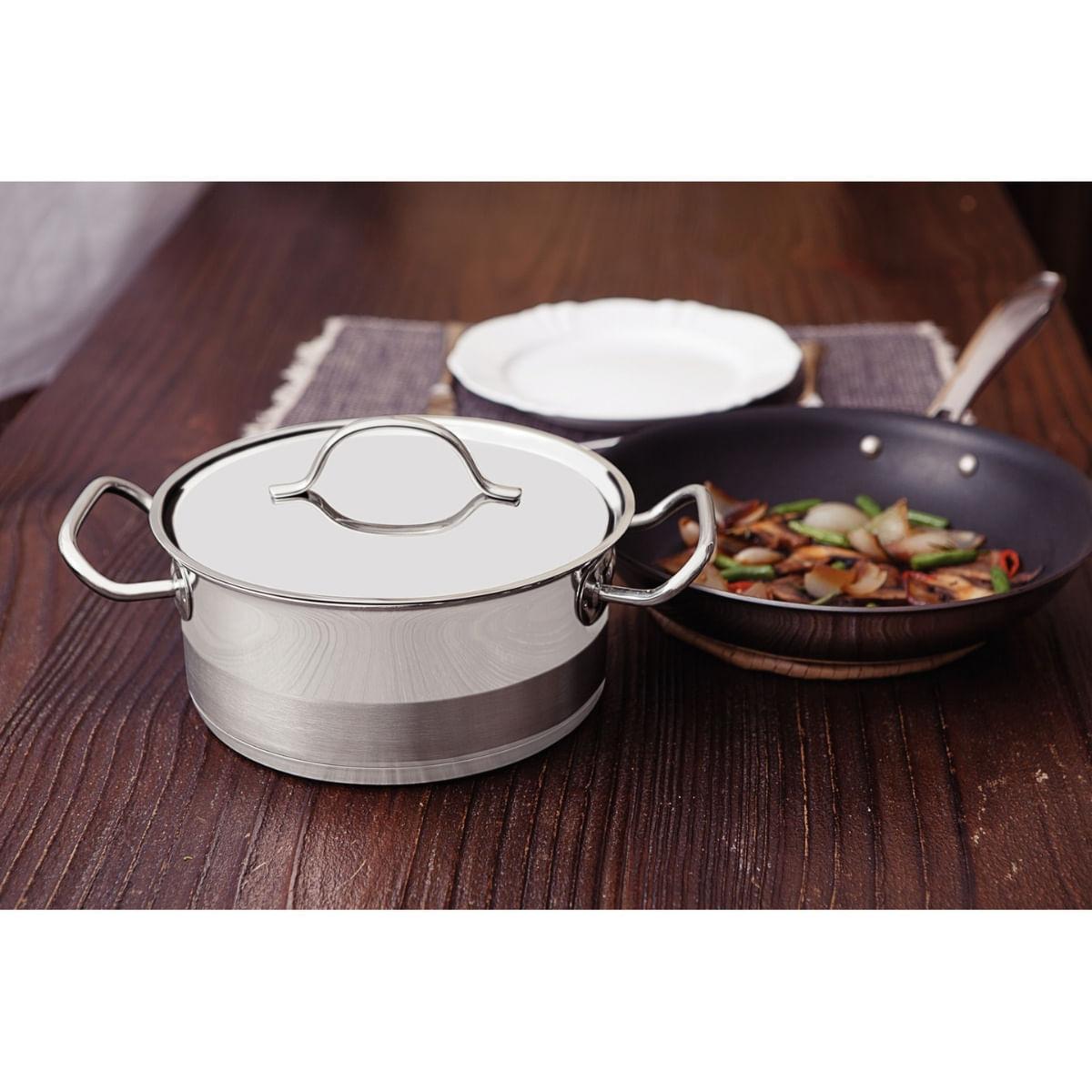 Caçarola Funda Tramontina Professional Aço Inox 1,8L com Tampa Plana e Fundo Triplo 16cm