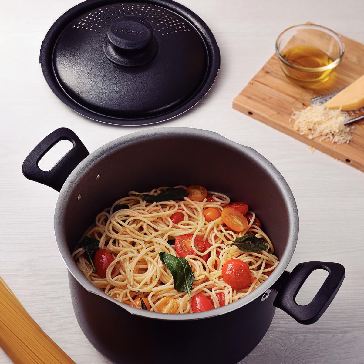 Espagueteira Tramontina Formia 22 cm 5,7 Litros Preto em Alumínio Antiaderente Starflon Max