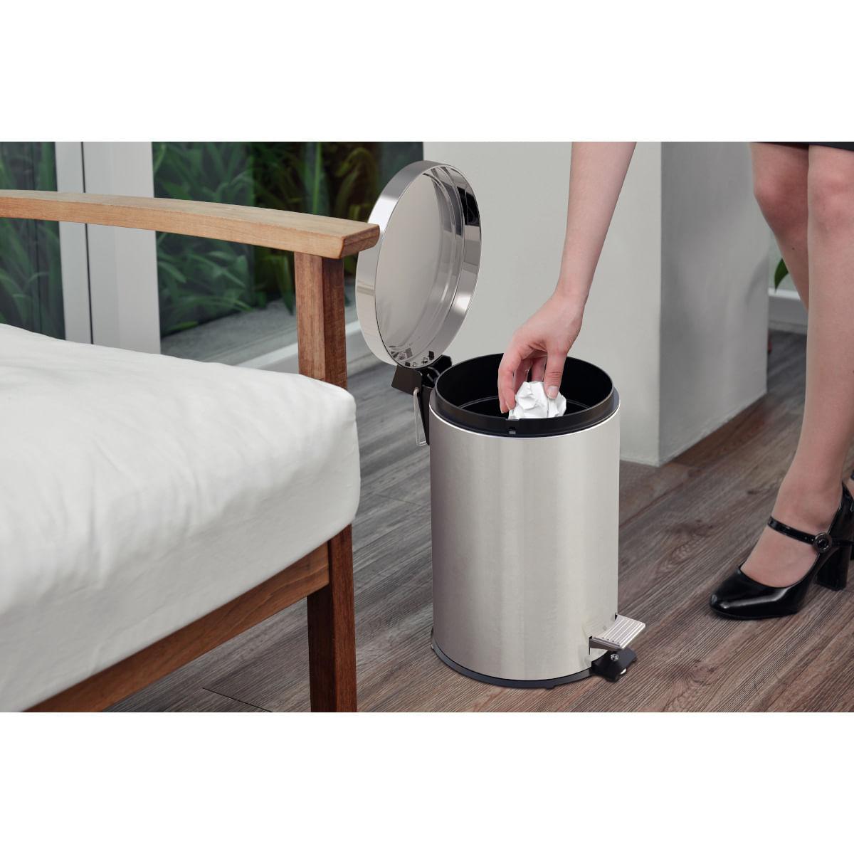 Lixeira com Pedal Tramontina Brasil Plus 5 Litros em Aço Inox Acetinado