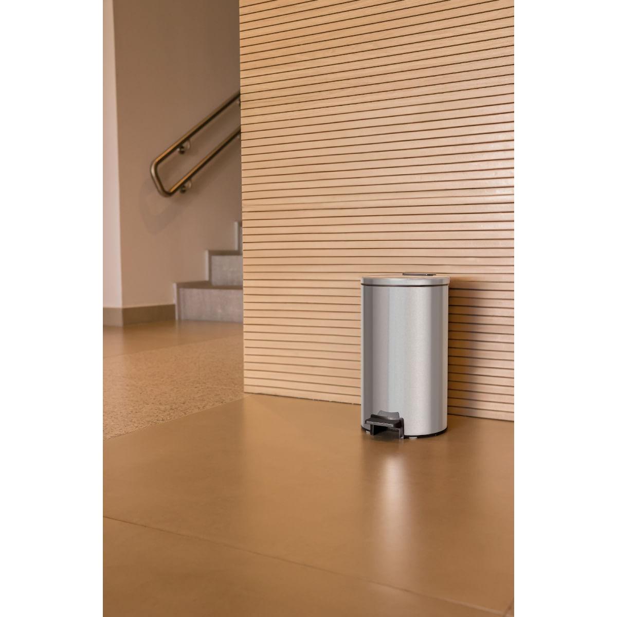 Lixeira com Pedal Tramontina Loop Aço Inox Polido 5 Litros