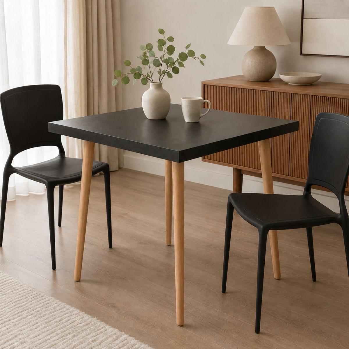 Mesa Safira Quadrada 70 cm com Tampo em MDF Preto e Pés de Madeira Natural
