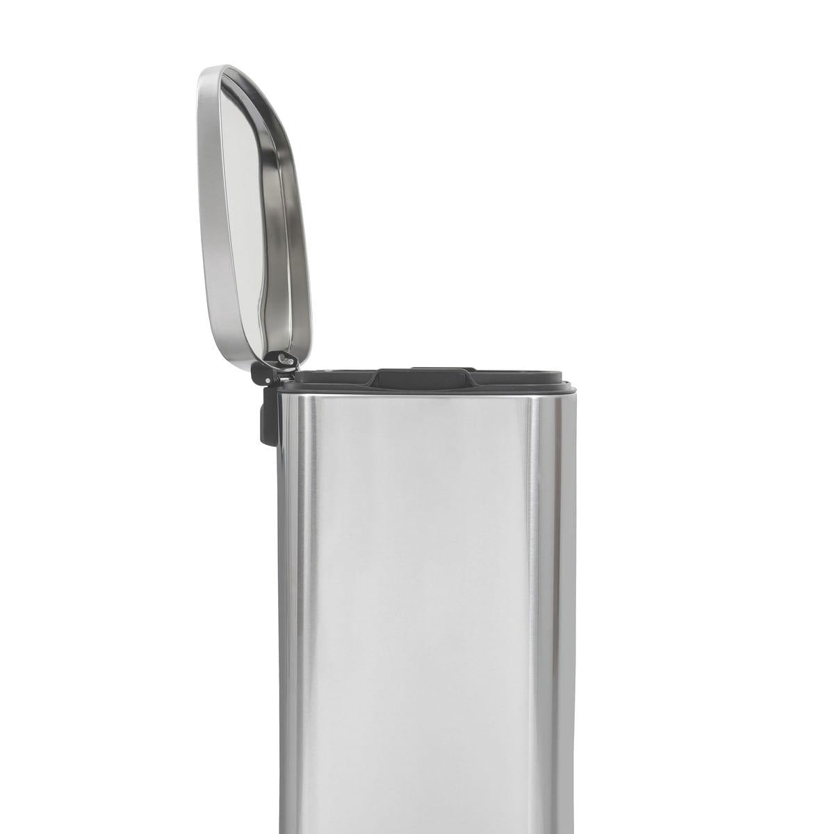 Lixeira Inox com Pedal Tramontina Tipo D New com Acabamento Scotch Brite e Balde Interno Removível 50 L