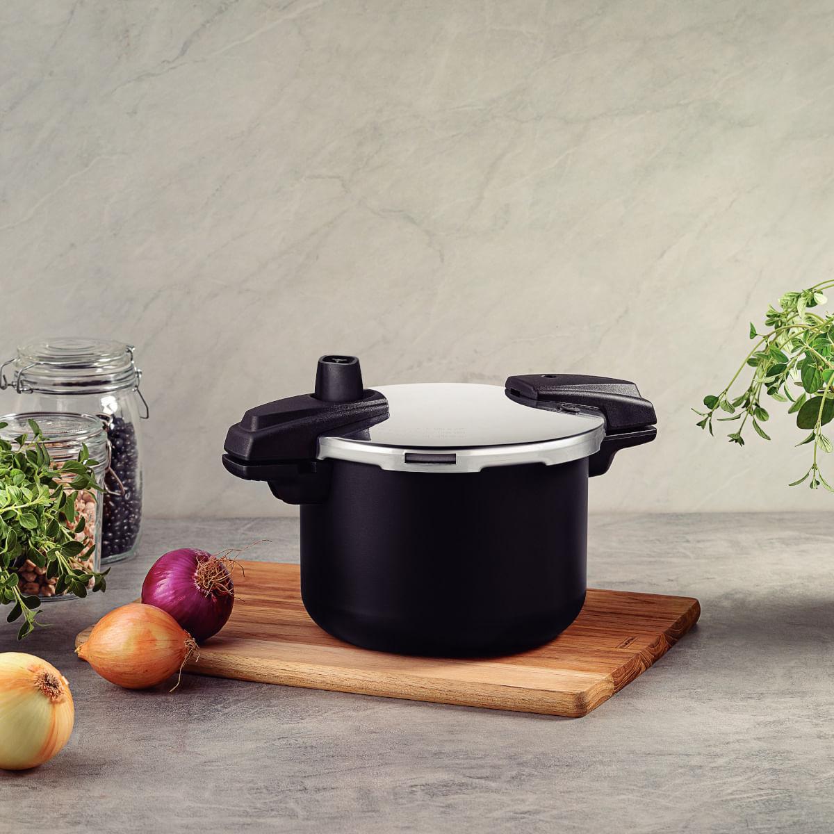 Panela de Pressão Tramontina Arizona em Alumínio Antiaderente Starflon Max Preto 20 cm 4,5 L
