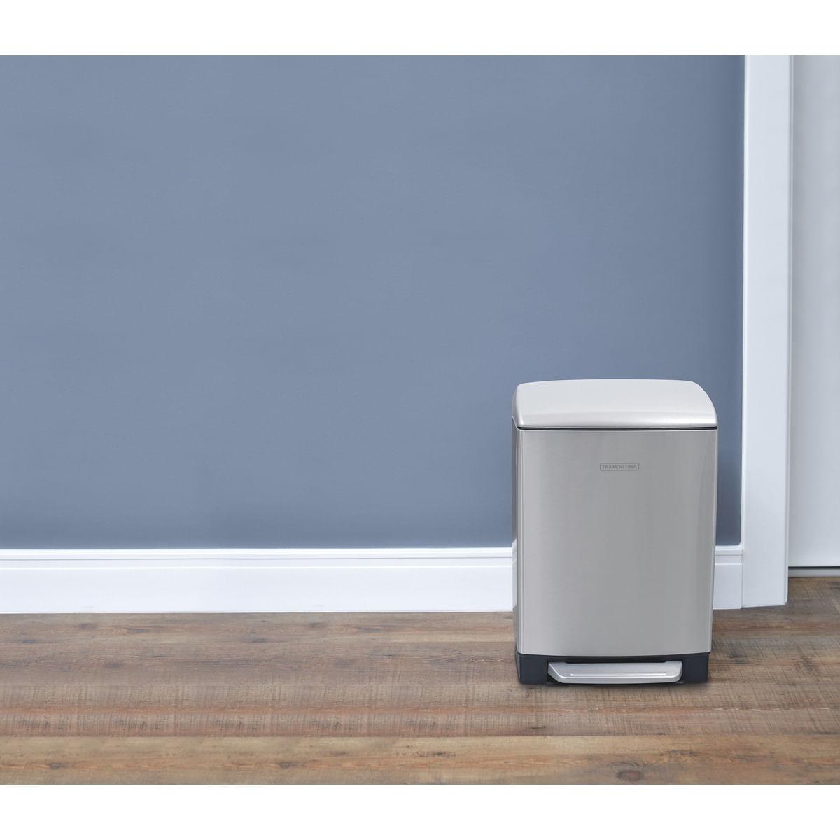 Lixeira Inox com Pedal Tramontina D Slim 12 L com Acabamento Scotch Brite e Balde Interno Removível OUTLET 94900488