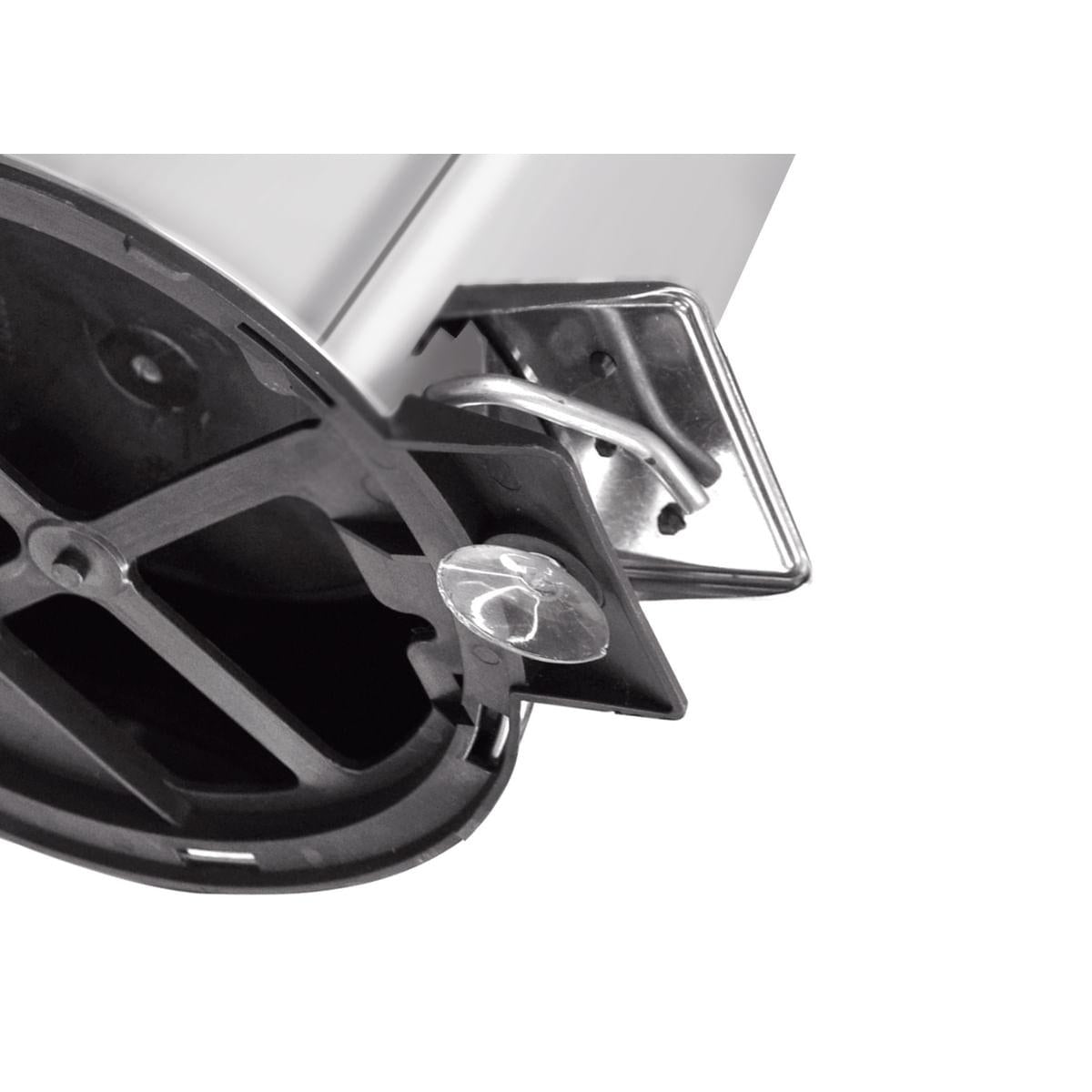 Lixeira Inox com Pedal Tramontina Brasil 5 L com Acabamento Polido e Balde Interno