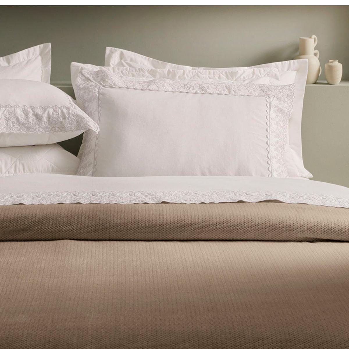 Jogo de Cama Queen 200 Fios Karsten Bordado Antônia Branco