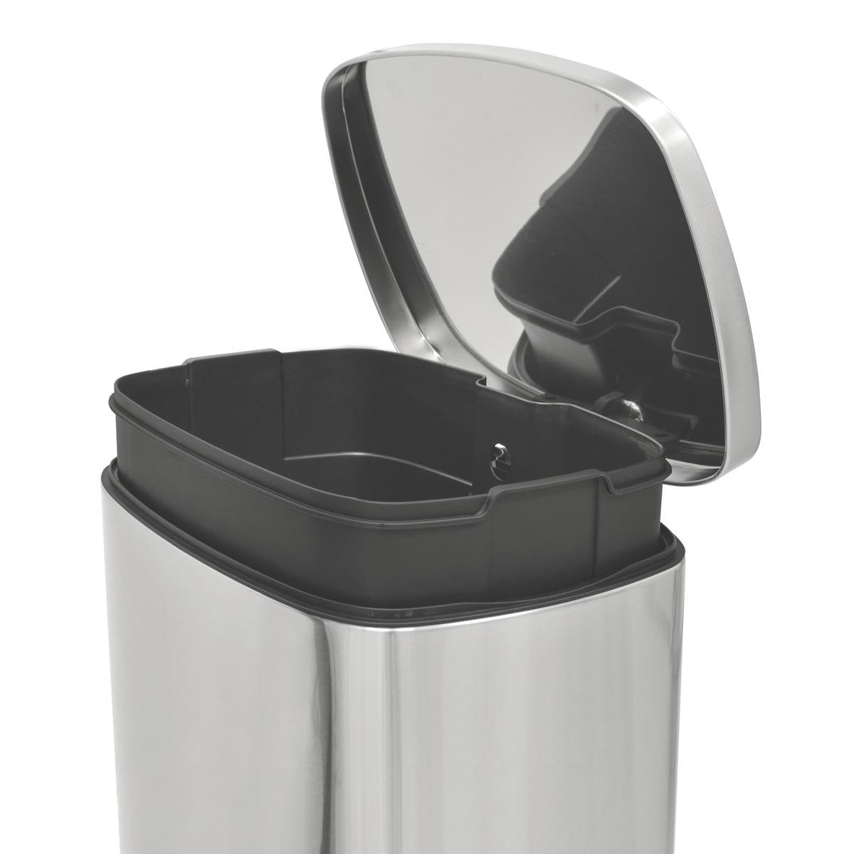 Lixeira Inox com Pedal Tramontina Tipo D New com Acabamento Scotch Brite e Balde Interno Removível 50 L